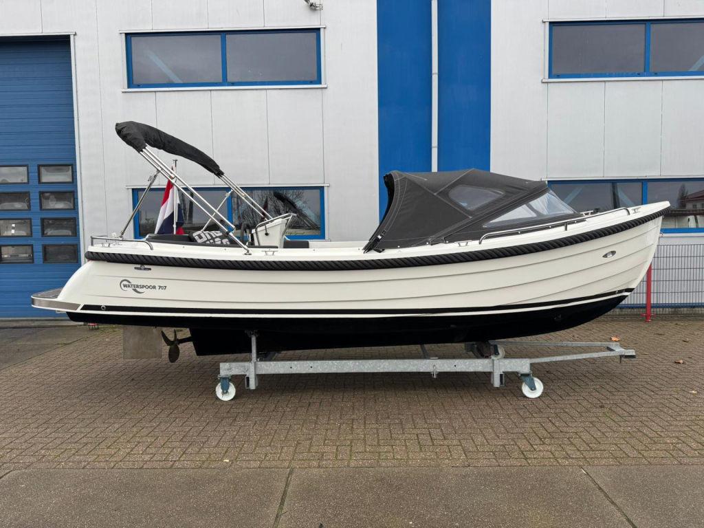 Waterspoor 707 met Vetus 33 pk